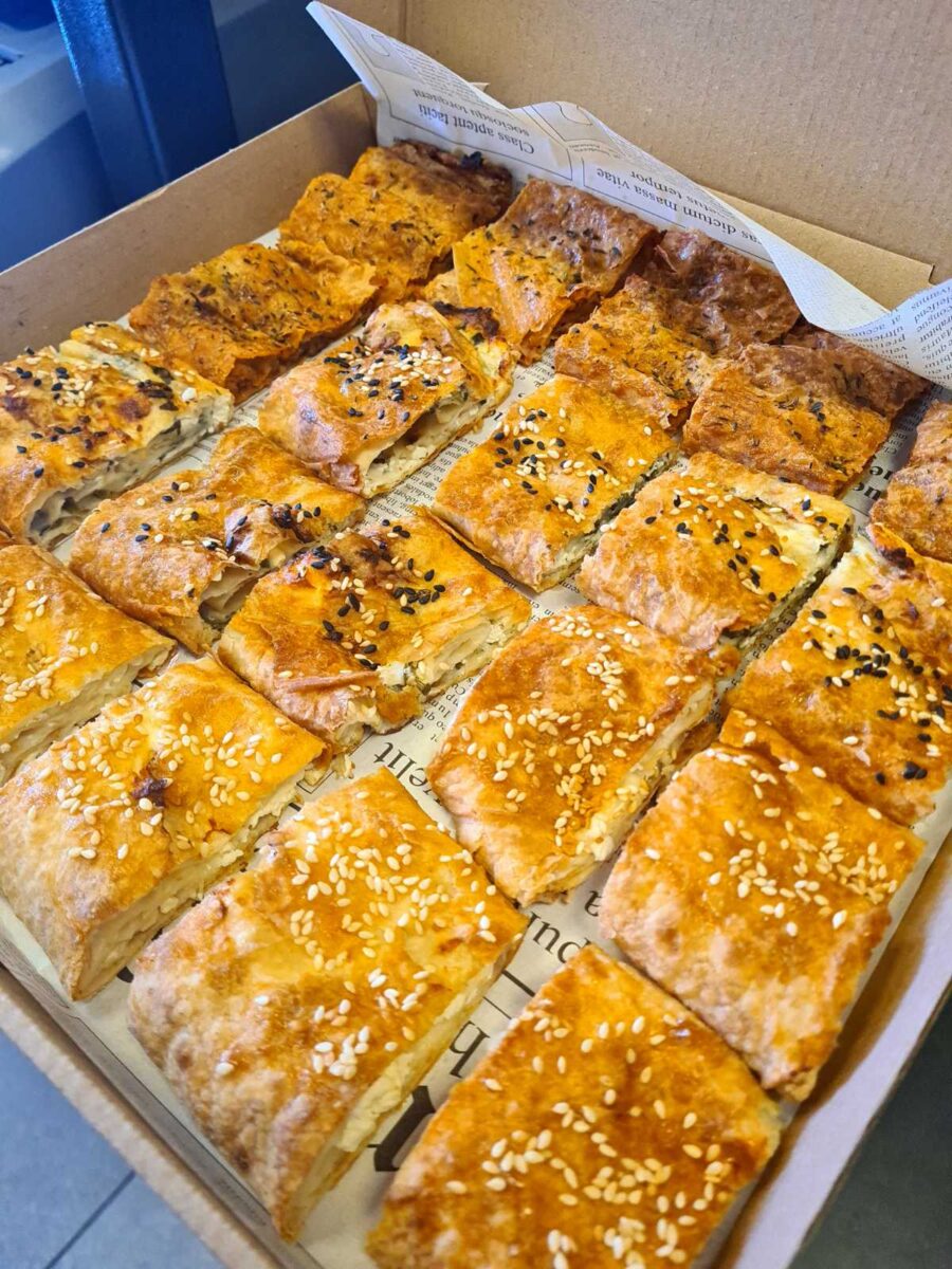 Плато с ръчно точени банички 40бр(1200гр)